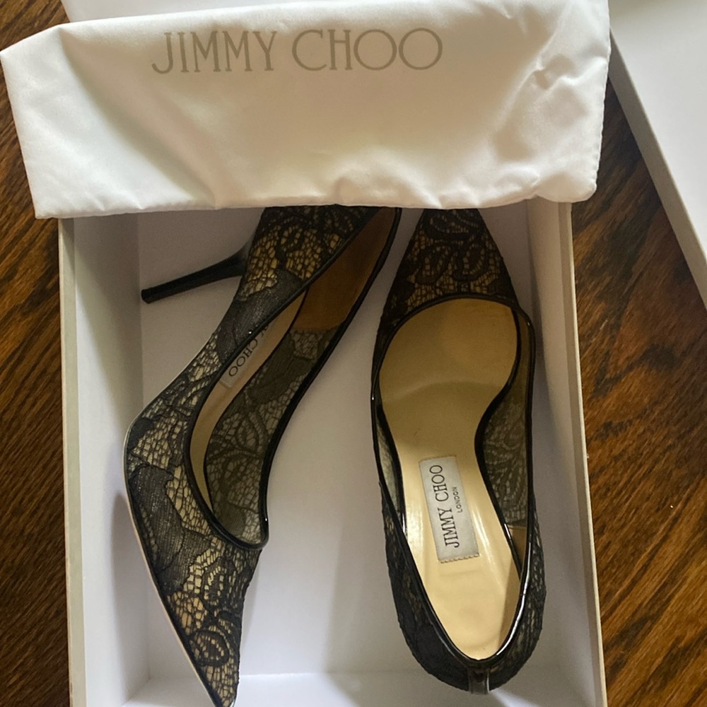 Elegant heels, very comfortable. Worn 3 times.